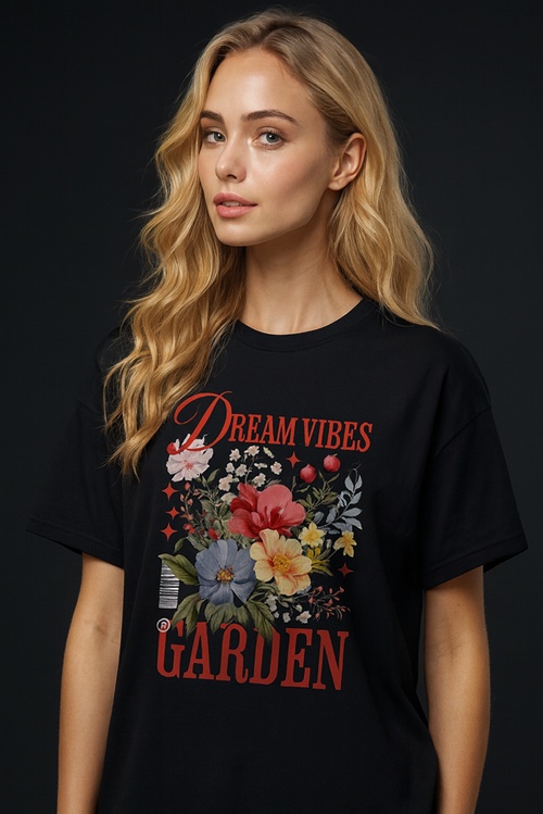חולצת T שחורה לנשים עם הדפס פרחוני DREAM VIBES GARDEN